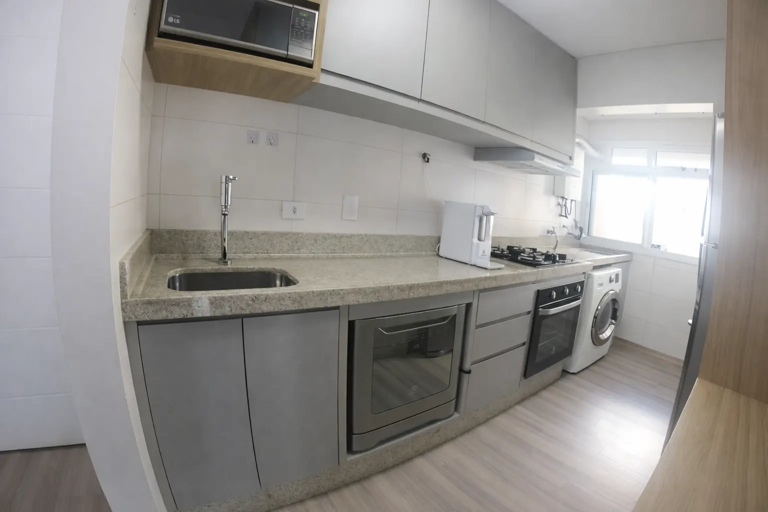 Cozinha equipada e planejada
