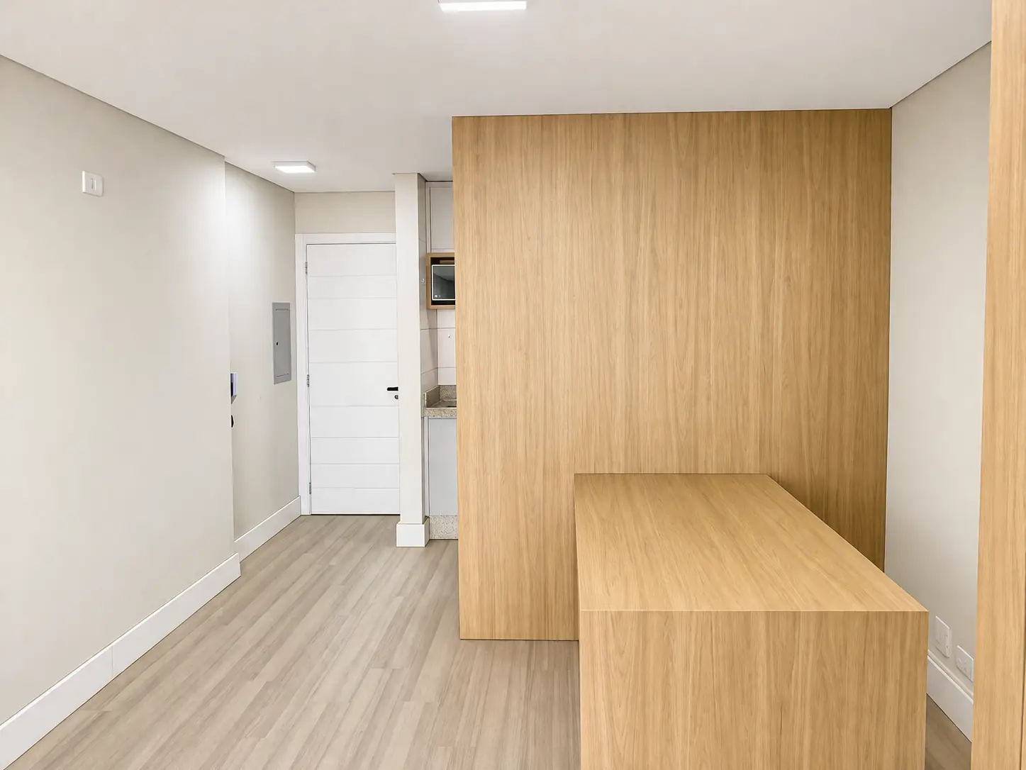 Espaço de jantar com marcenaria planejada
